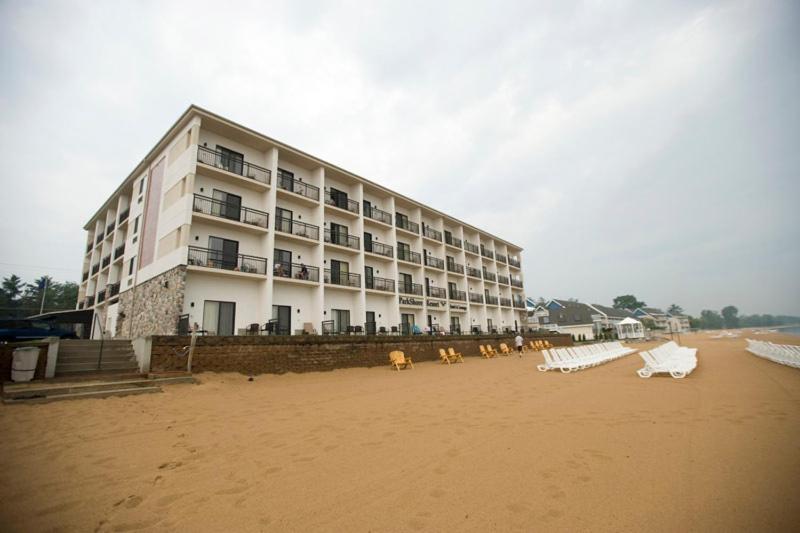 Parkshore Resort Traverse Stadt Exterior foto